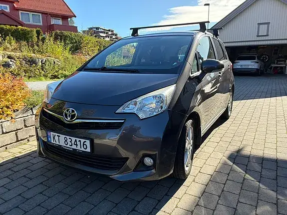 Toyota Verso-S 2012 photo 3