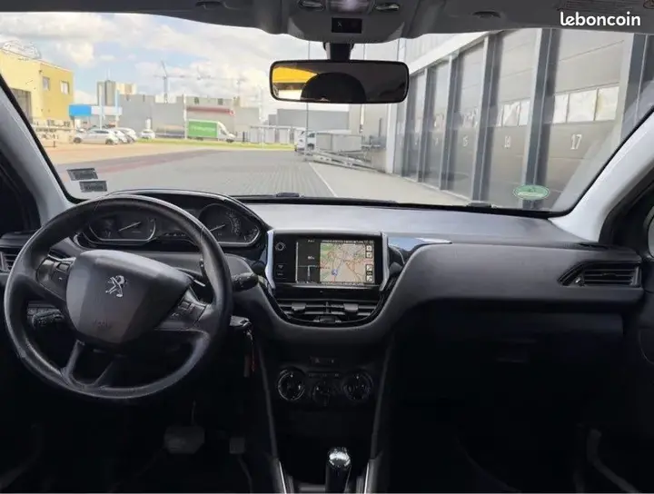 Peugeot 208 2012 photo 3