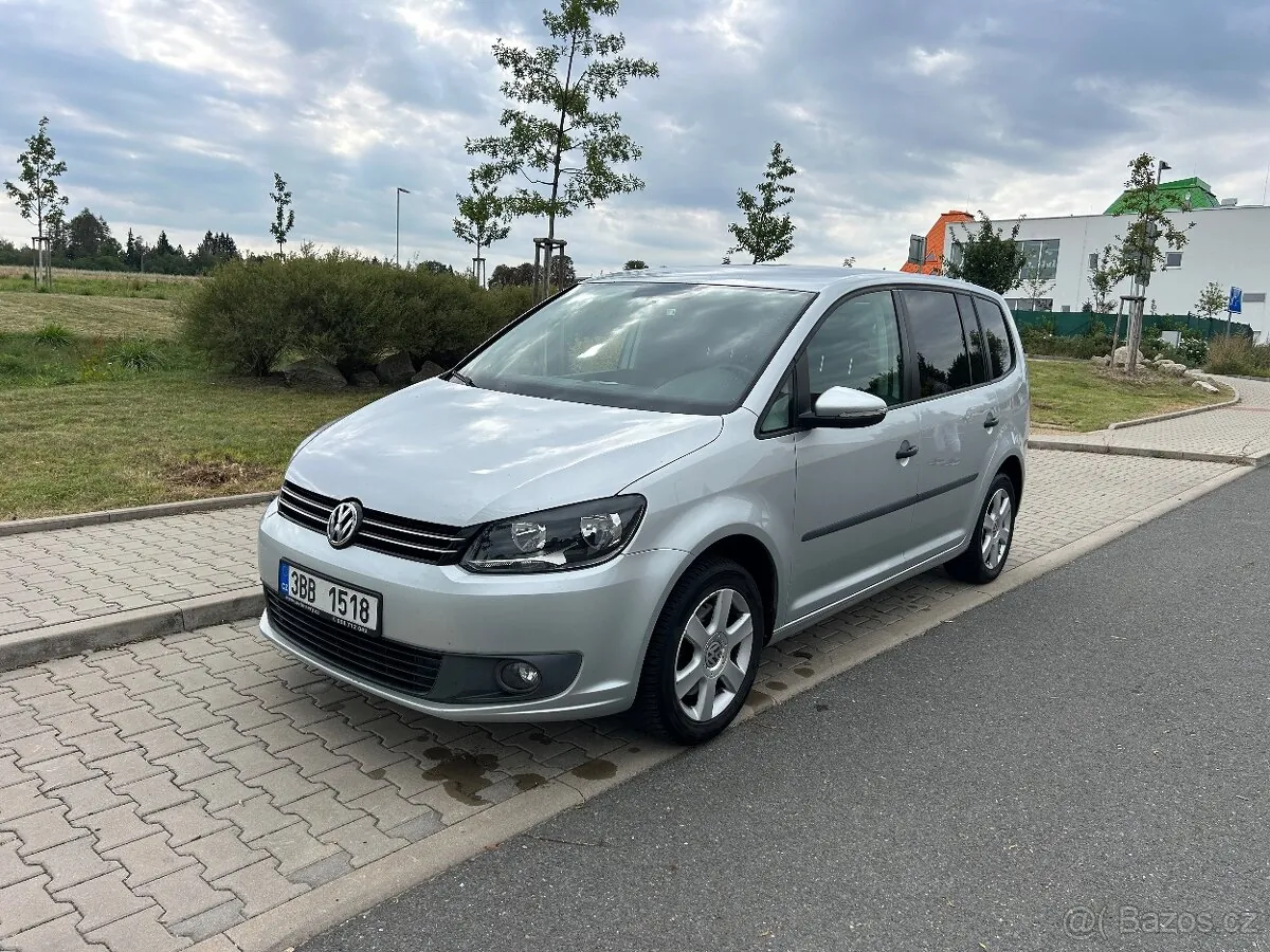 Volkswagen Touran 2015 photo 2