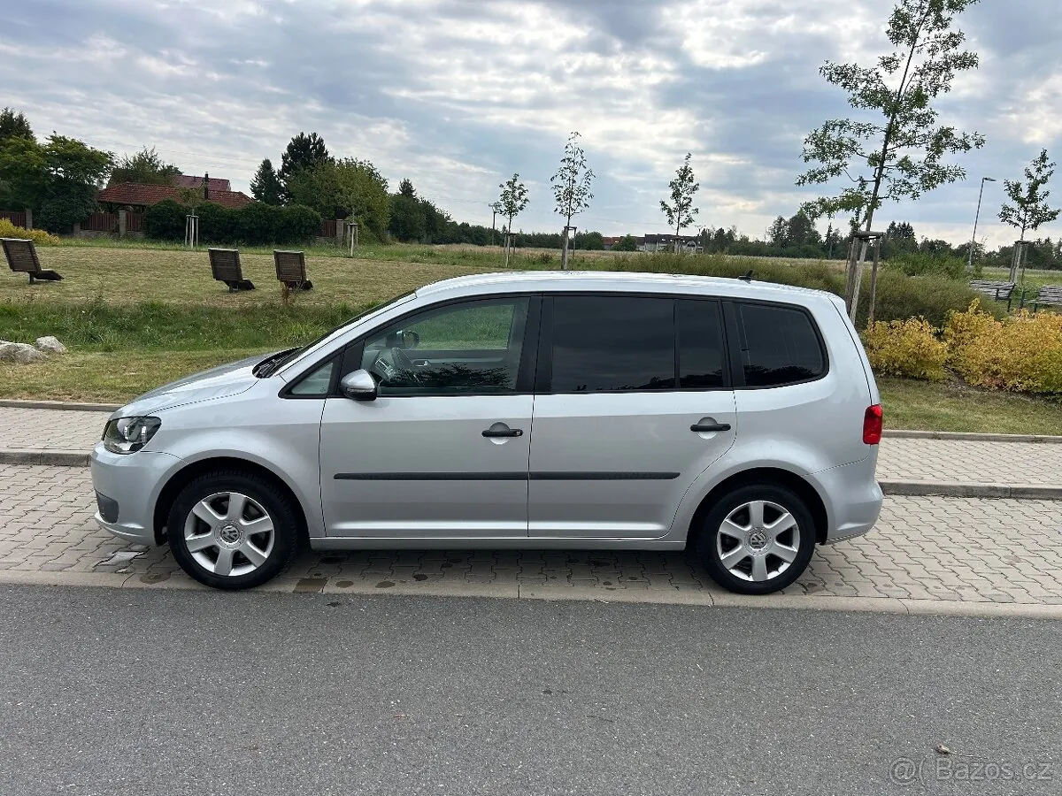Volkswagen Touran 2015 photo 3