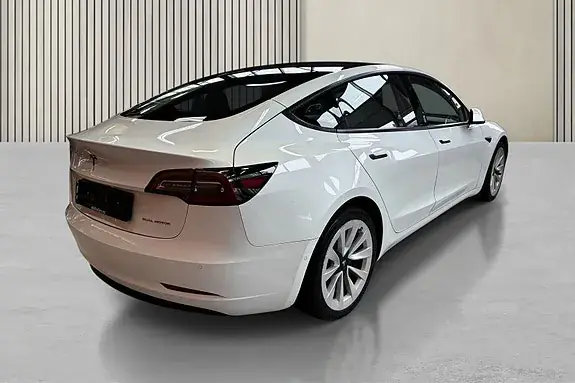 Tesla Model 3 2021 photo 2