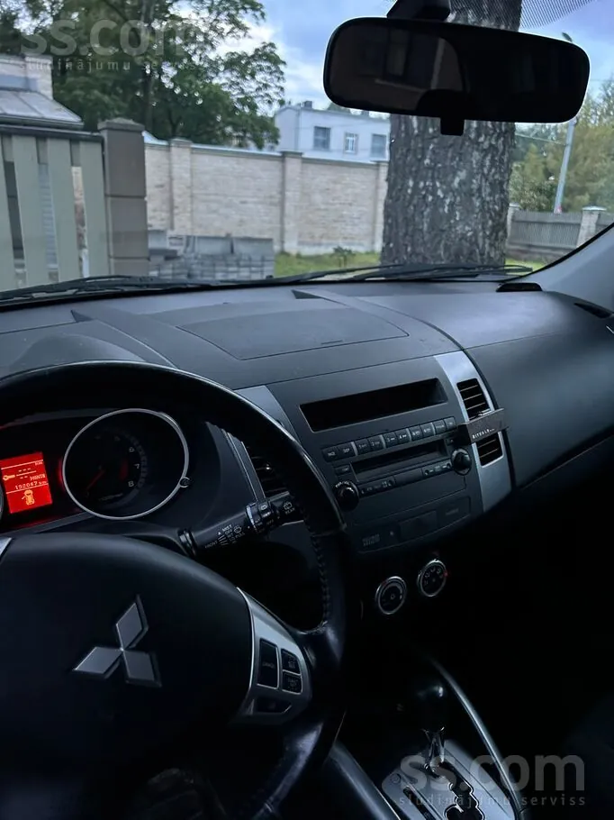 Mitsubishi Outlander 2010 photo 5
