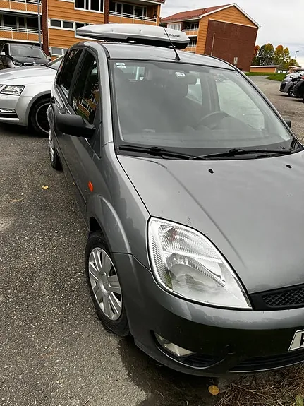 Ford Fiesta 2002 photo 2
