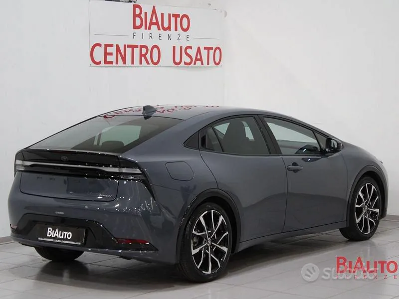 Toyota Prius 2025 photo 2
