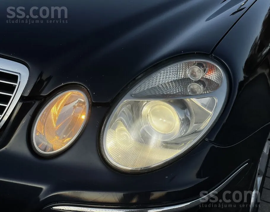 Mercedes-Benz E220 2003 photo 2