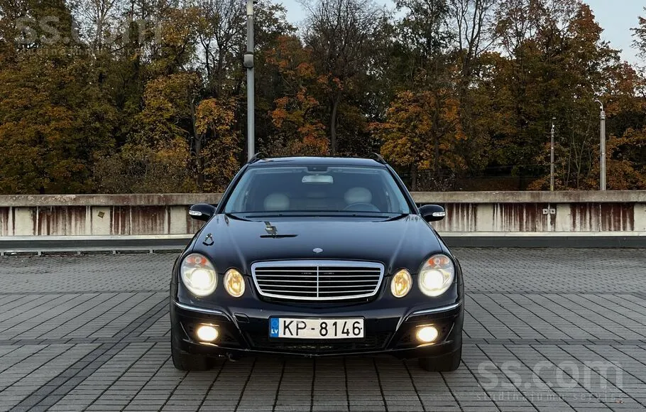 Mercedes-Benz E220 2003 photo 3