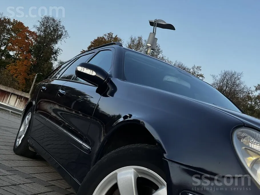 Mercedes-Benz E220 2003 photo 5