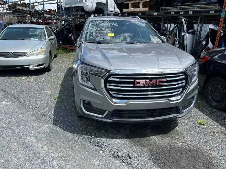GMC Terrain 2023 photo 2