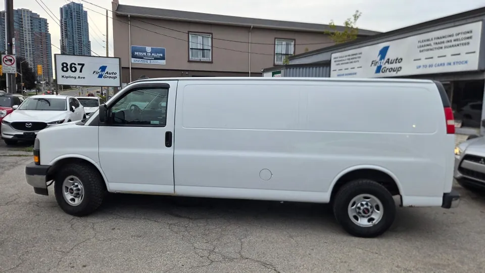 GMC Savana 2018 photo 2