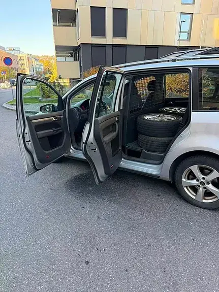 Volkswagen Touran 2010 photo 3