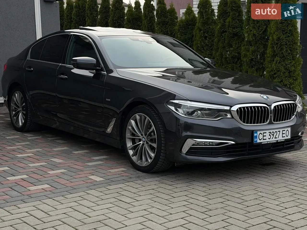 BMW 5 Series 2017 photo 2