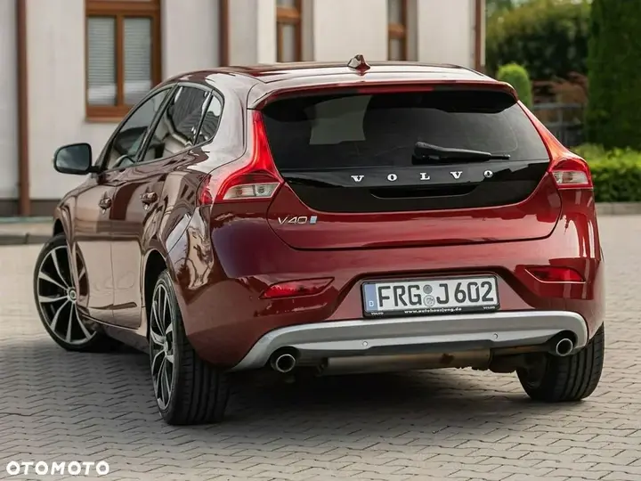 Volvo V40 2012 photo 2