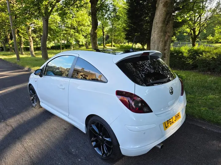 Vauxhall Corsa 2013 photo 2