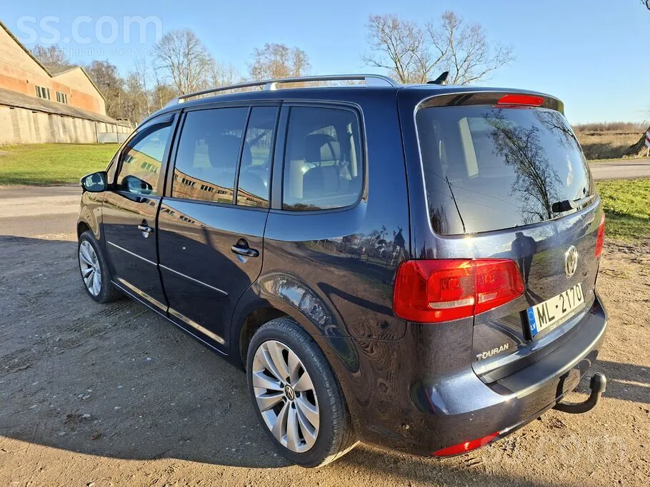 Volkswagen Touran 2013 photo 2