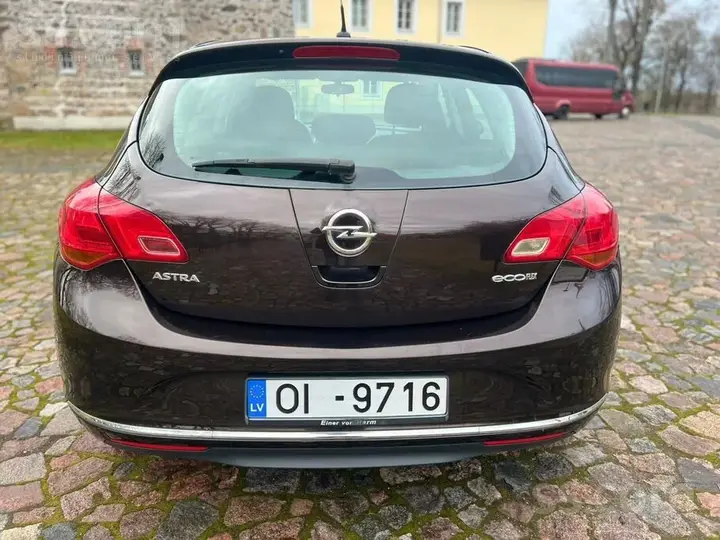 Opel Astra 2013 photo 5