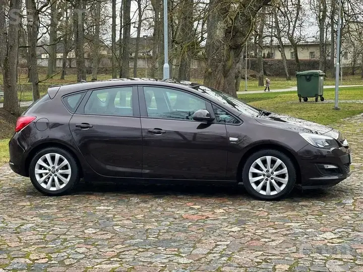 Opel Astra 2013 photo 3