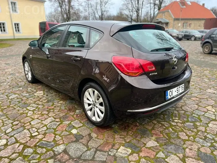 Opel Astra 2013 photo 4