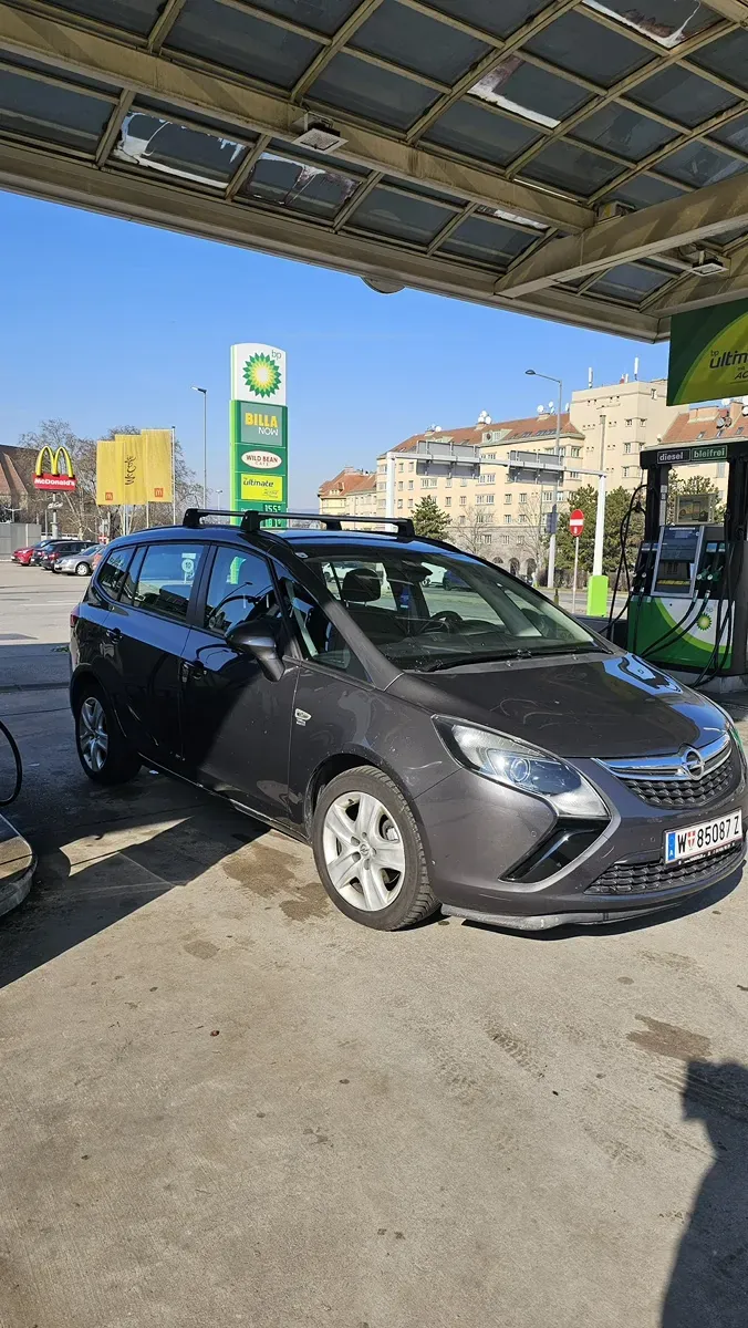 Opel Zafira Tourer 2012 photo 2