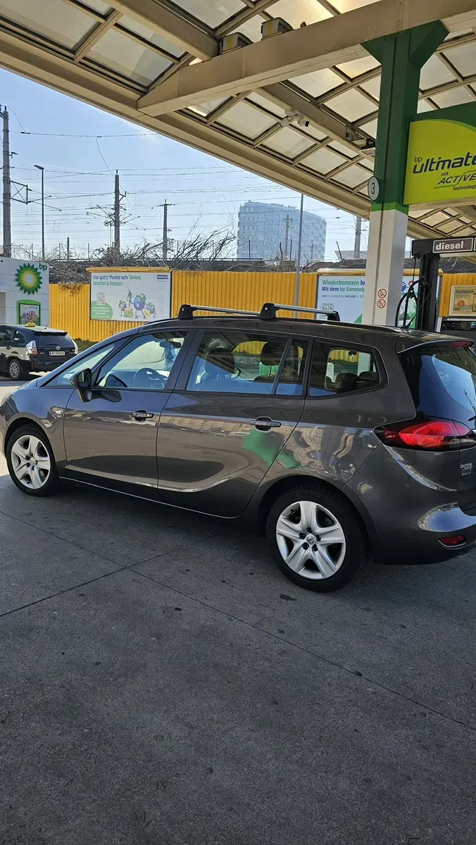 Opel Zafira Tourer 2012 photo 3