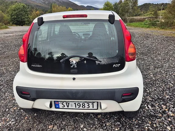 Peugeot 107 2011 photo 2