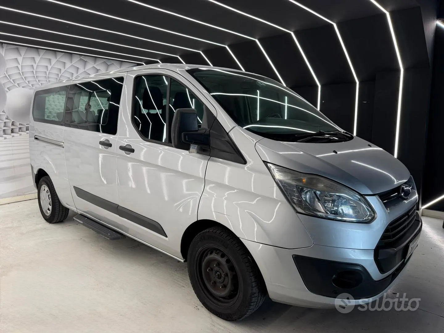 Ford Tourneo Custom 2017 photo 2