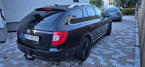 Skoda Superb 2010 photo 4