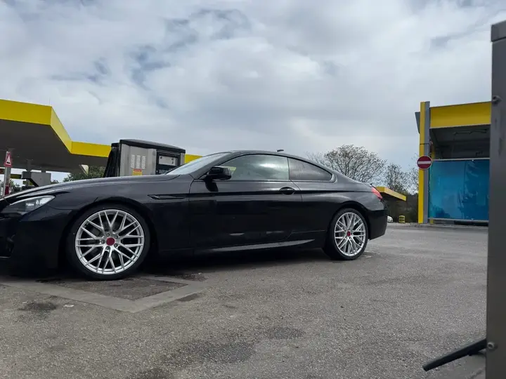 BMW 6 Series 2012 photo 2