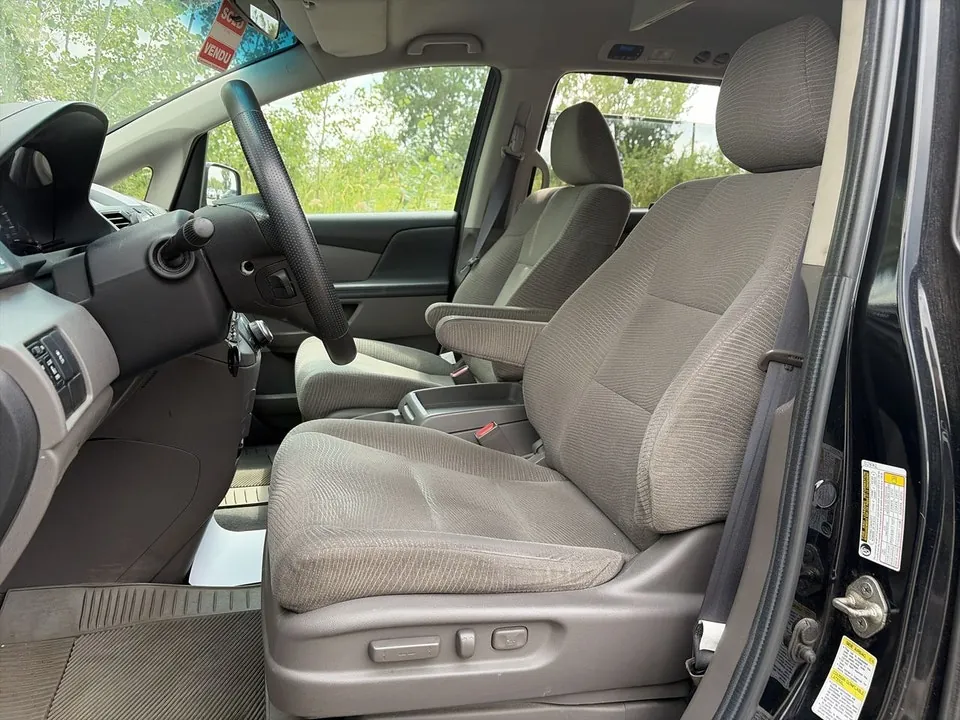 Honda Odyssey 2012 photo 3
