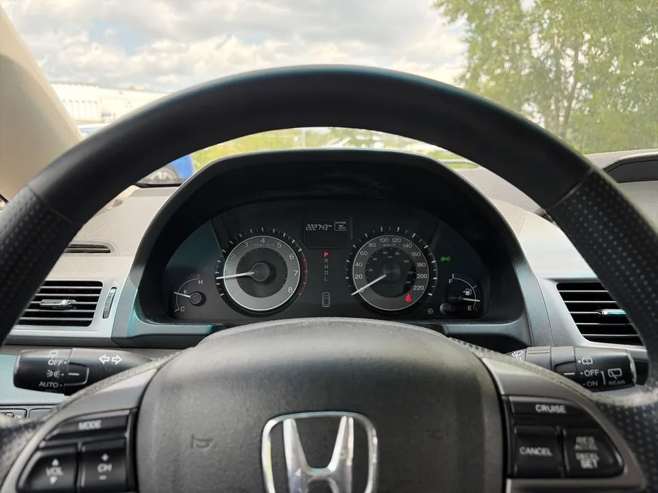 Honda Odyssey 2012 photo 4