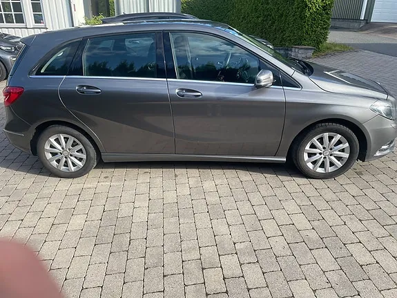 Mercedes-Benz B180 2013 photo 4