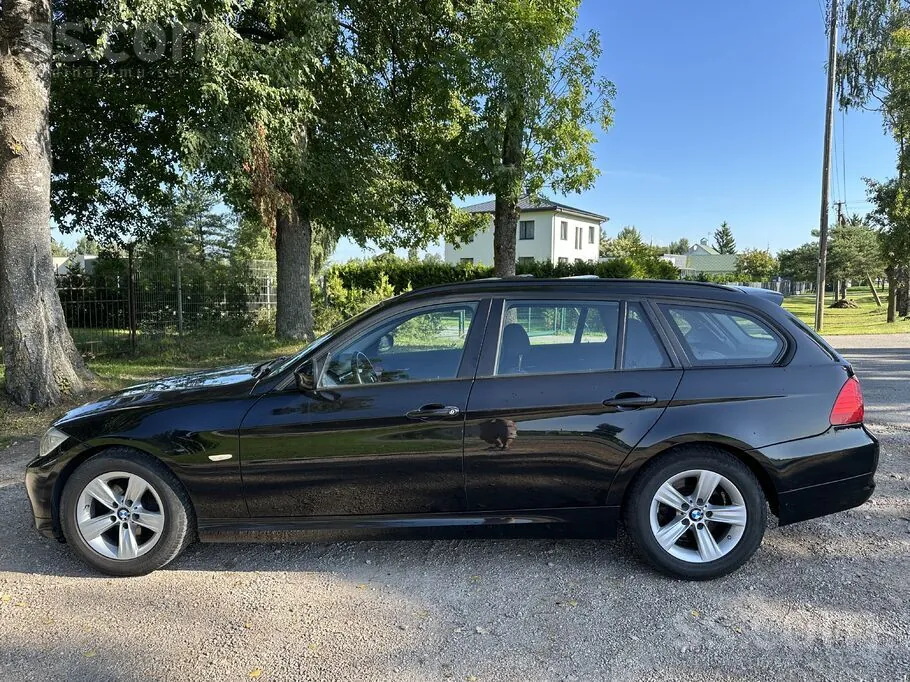 BMW 318 2012 photo 2