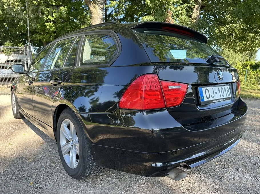 BMW 318 2012 photo 3