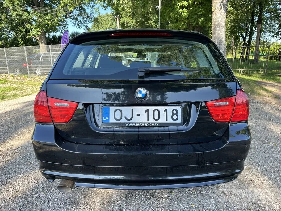 BMW 318 2012 photo 4