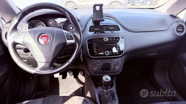 Fiat Punto 2011 photo 4