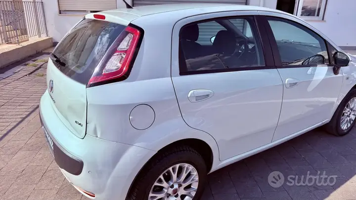 Fiat Punto 2011 photo 2