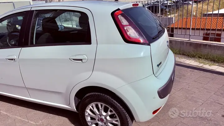 Fiat Punto 2011 photo 3