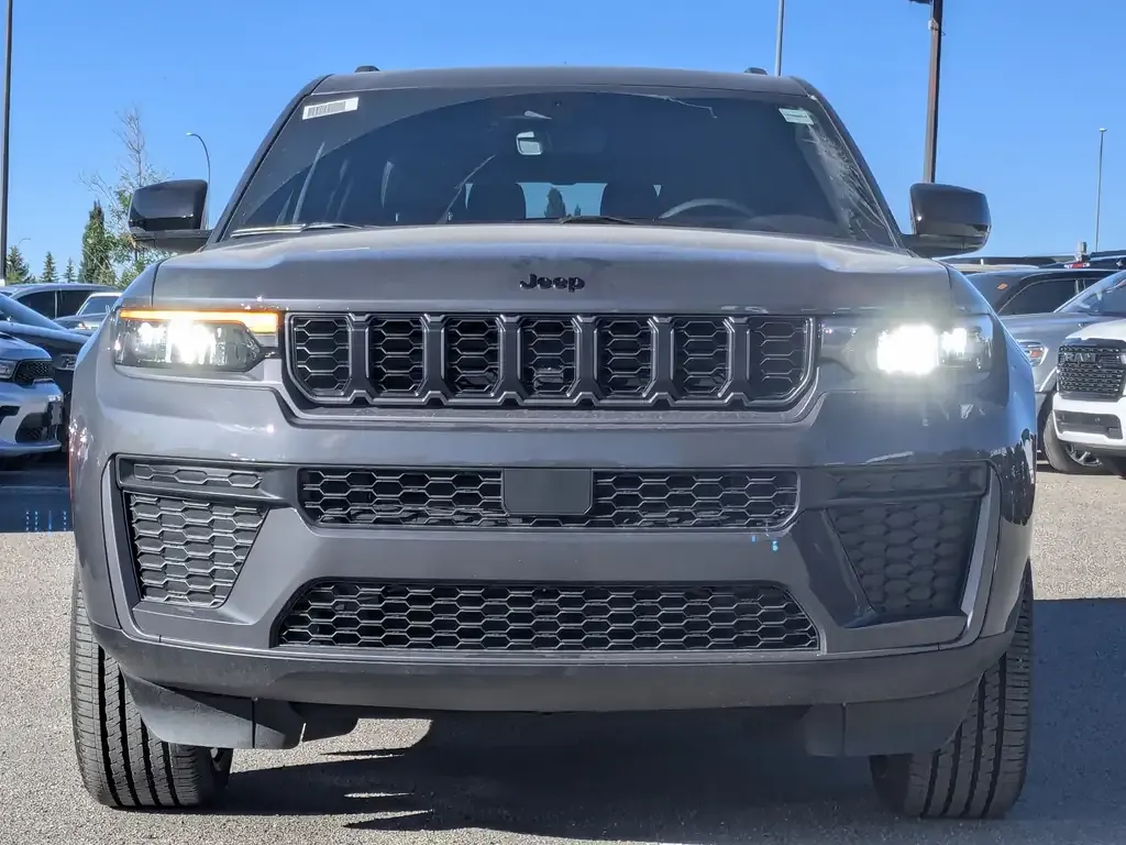 Jeep Grand Cherokee 2026 photo 3
