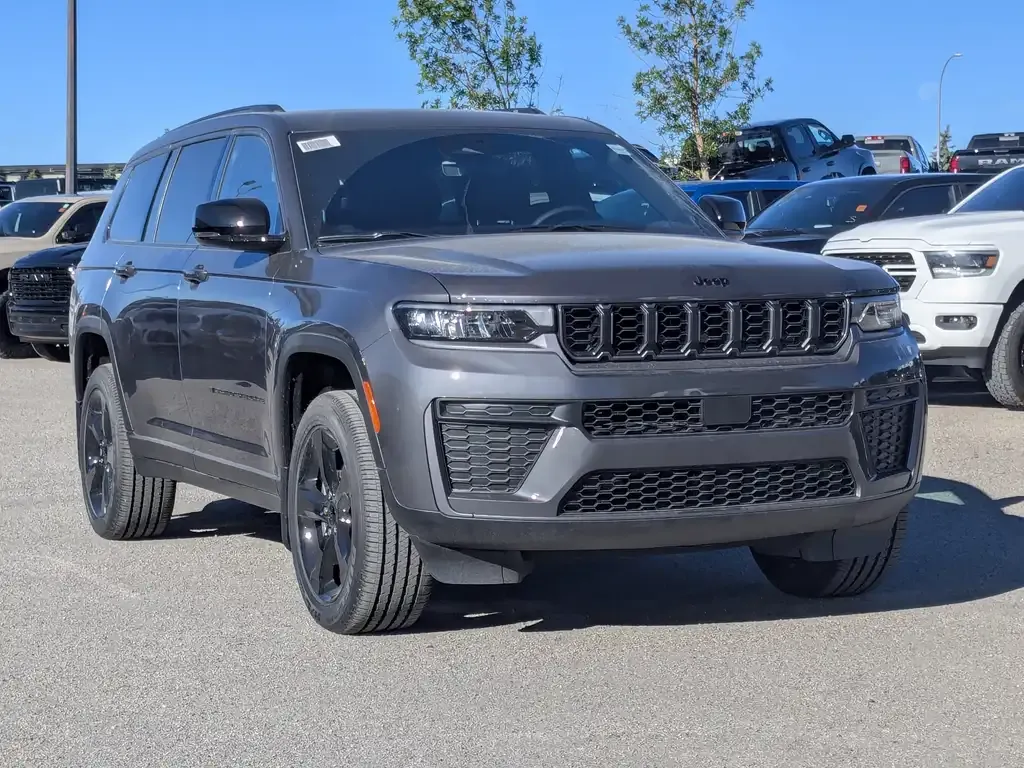 Jeep Grand Cherokee 2026 photo 2