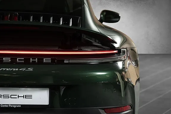Porsche 911 Carrera 4S 2026 photo 4