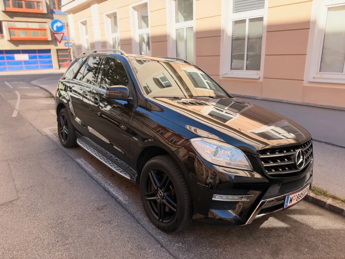 Mercedes-Benz M-Class 2012 photo 2