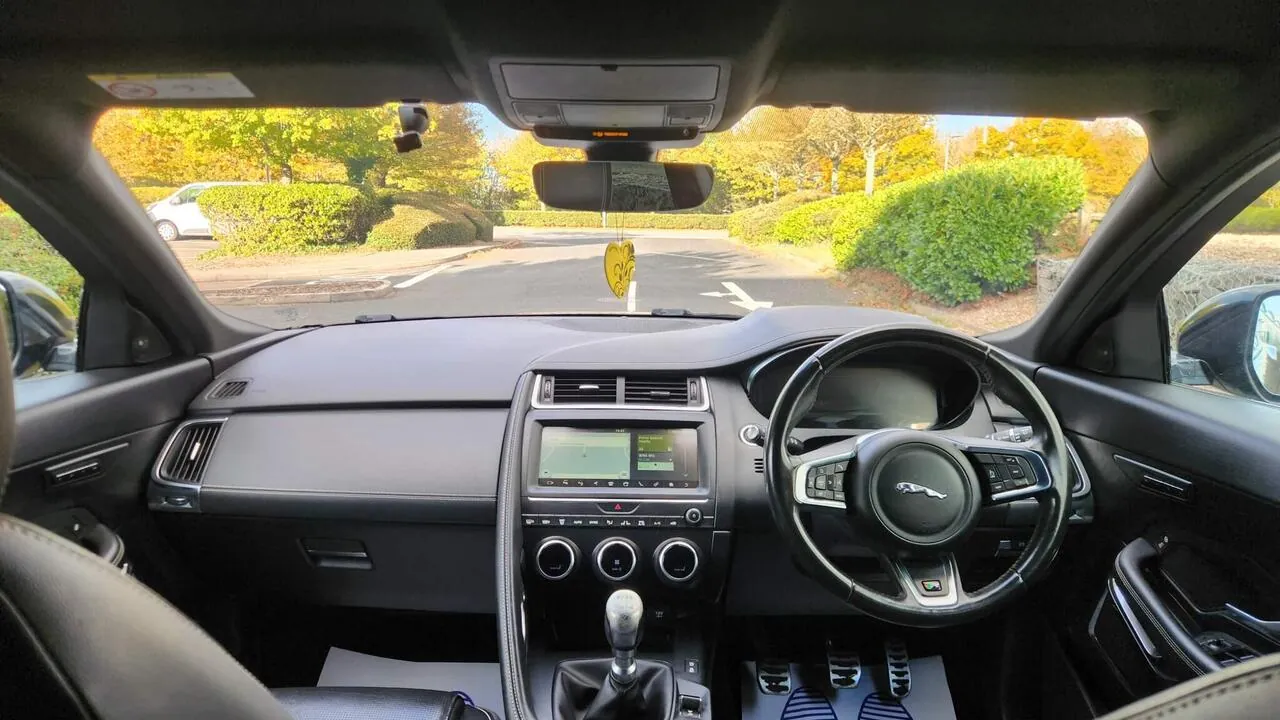 Jaguar E-Pace 2020 photo 3