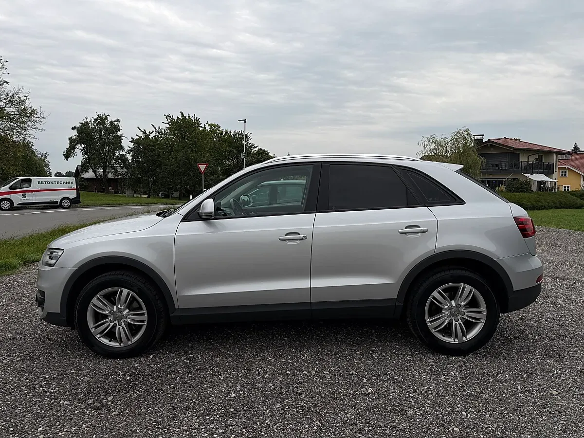 Audi Q3 2012 photo 2