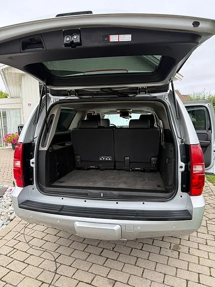 Chevrolet Suburban 2013 photo 2