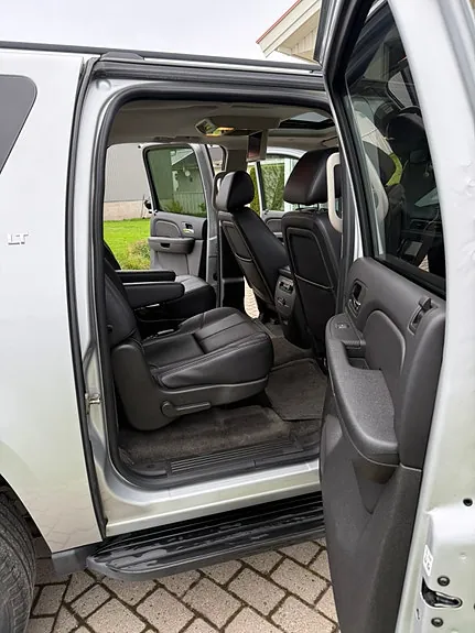 Chevrolet Suburban 2013 photo 3