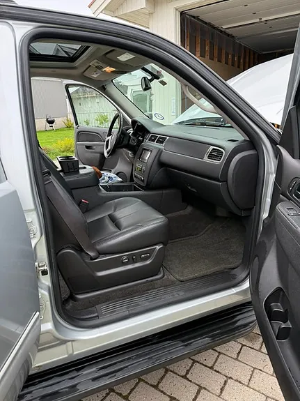 Chevrolet Suburban 2013 photo 4