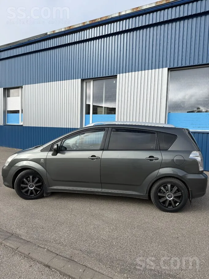 Toyota Corolla Verso 2005 photo 2