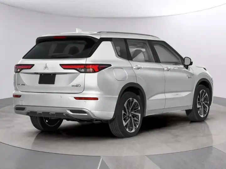 Mitsubishi Outlander 2026 photo 2