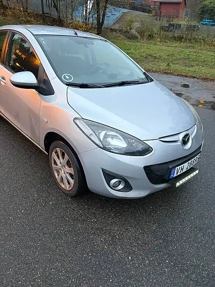 Mazda 2 2011 photo 2