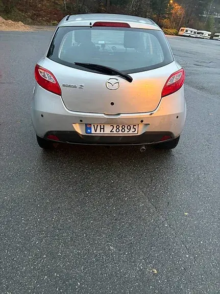 Mazda 2 2011 photo 4
