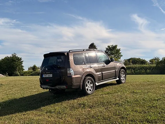 Mitsubishi Pajero 2017 photo 4